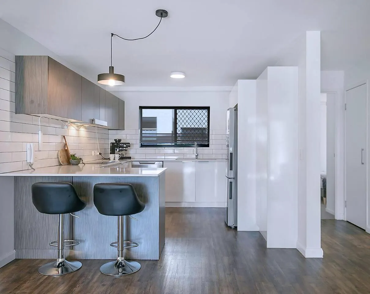 Centro At Toowong - Modern Spacious Living With Pool Brisbane 0*,